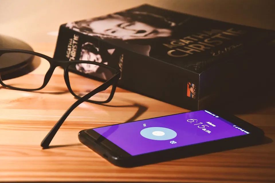 床头柜可有可没，摆上不会后悔