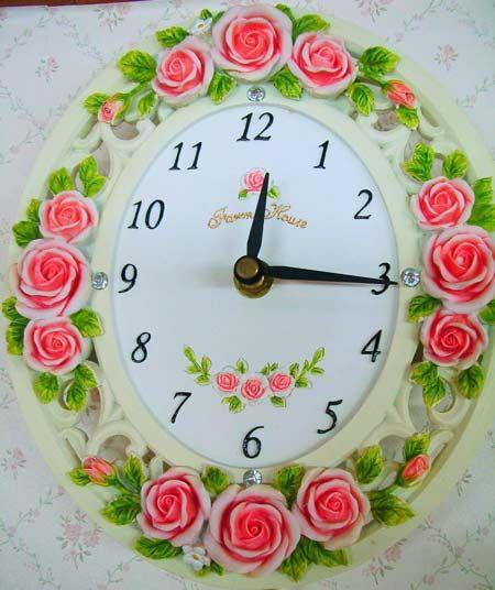 5、沙发的上方不宜悬挂时钟,否则,常坐这方位的人身体容易出现问题;