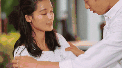 动态翅下巴图女人图片